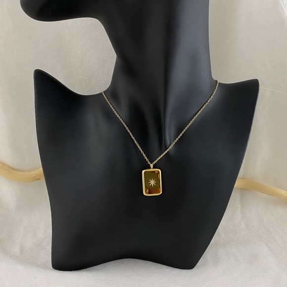 CANDY Square Pave Starburst Pendant Zirconia Necklace - Picture 2 of 10